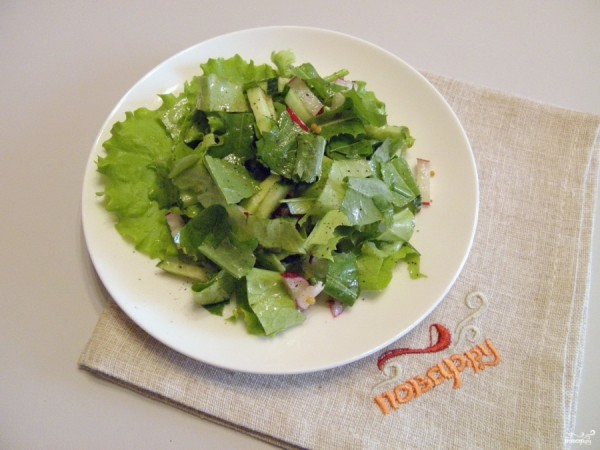 5 полезных салатов с весенней зеленью        