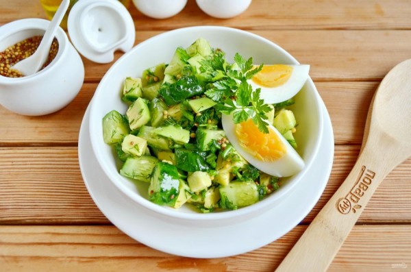 5 полезных салатов с весенней зеленью        