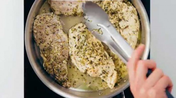 Куриная грудка на сковороде с овощами, простой и вкусный рецепт Куриная грудка на сковороде с овощами, простой и вкусный рецепт