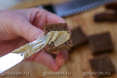Канапе с салом и маринованным огурцом