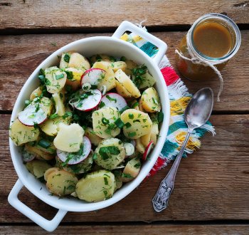 Картофельный салат с редисом и черемшой Картофельный салат с редисом и черемшой