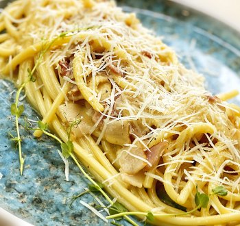 Паста КАРБОНАРА с беконом за 10 минут Паста КАРБОНАРА с беконом за 10 минут