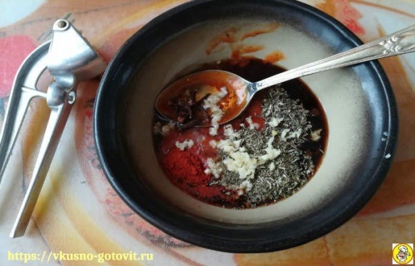 Курица с яблоками в духовке целиком, рецепт с хрустящей корочкой Курица с яблоками в духовке целиком, рецепт с хрустящей корочкой