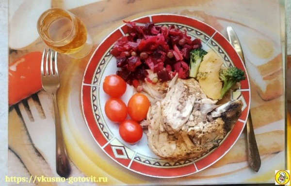 Курица с яблоками в духовке целиком, рецепт с хрустящей корочкой Курица с яблоками в духовке целиком, рецепт с хрустящей корочкой