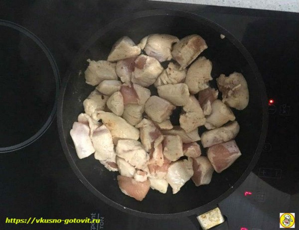 Тушёная курица с овощами на сковороде без масла, рецепт с томатной пастой Тушёная курица с овощами на сковороде без масла, рецепт с томатной пастой