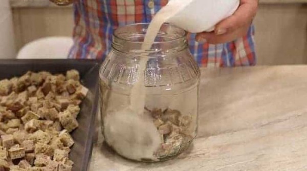 Квас из чёрного хлеба в домашних условиях с дрожжами Квас из чёрного хлеба в домашних условиях с дрожжами