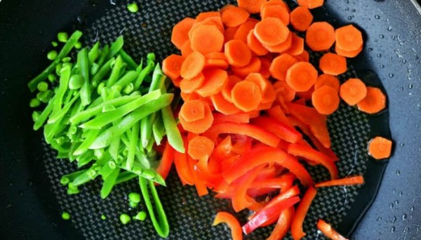 Курица с овощами на сковороде — рецепт с кисло-сладким соусом терияки Курица с овощами на сковороде — рецепт с кисло-сладким соусом терияки