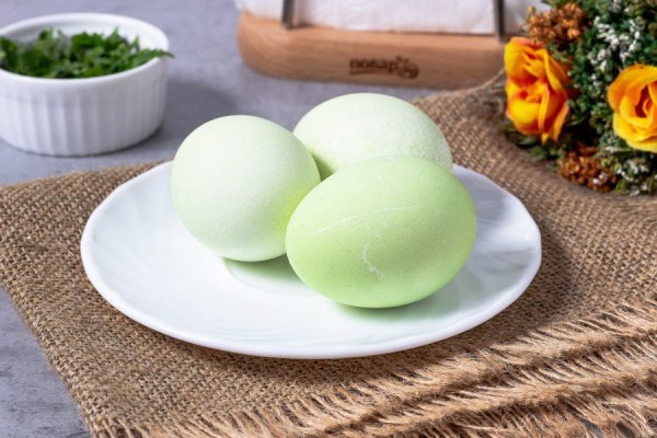 7 лучших способов красить яйца на Пасху        