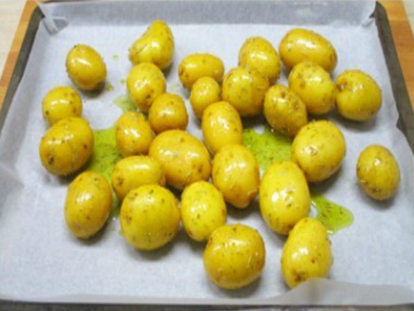 Свинина с картошкой в духовке, простой и вкусный рецепт с пошаговыми фотографиями Свинина с картошкой в духовке, простой и вкусный рецепт с пошаговыми фотографиями