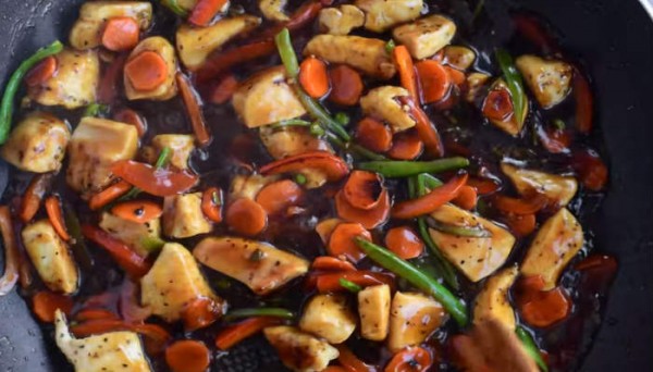 Курица с овощами на сковороде — рецепт с кисло-сладким соусом терияки Курица с овощами на сковороде — рецепт с кисло-сладким соусом терияки