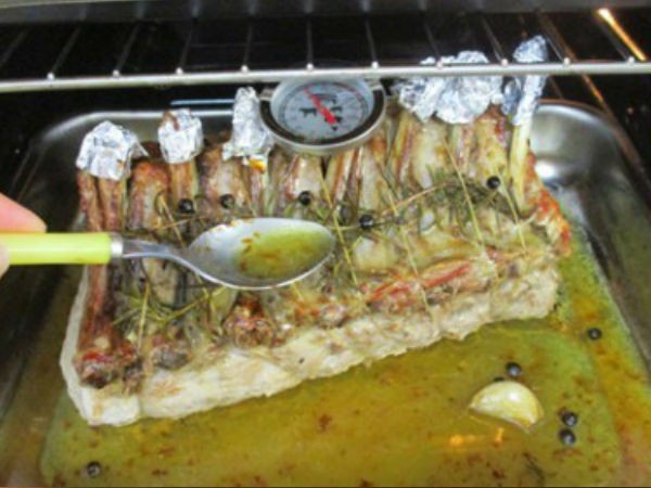 Свинина с картошкой в духовке, простой и вкусный рецепт с пошаговыми фотографиями Свинина с картошкой в духовке, простой и вкусный рецепт с пошаговыми фотографиями