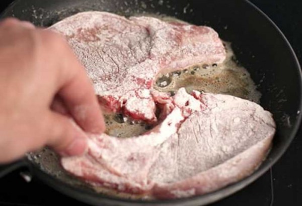 Стейк из свинины на сковороде, рецепт приготовления на кости в домашних условиях  Стейк из свинины на сковороде, рецепт приготовления на кости в домашних условиях