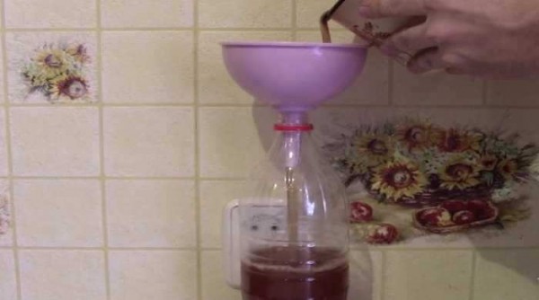 Квас из чёрного хлеба в домашних условиях с дрожжами Квас из чёрного хлеба в домашних условиях с дрожжами