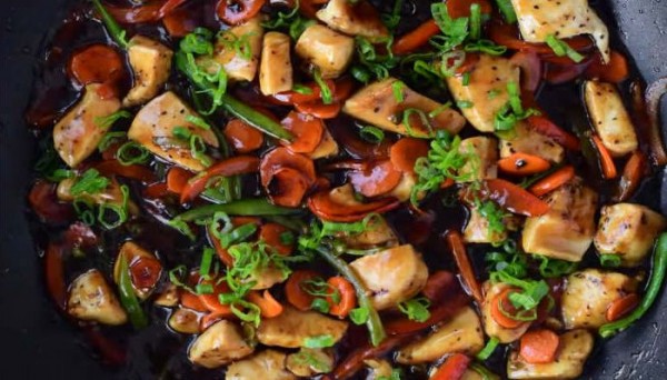 Курица с овощами на сковороде — рецепт с кисло-сладким соусом терияки Курица с овощами на сковороде — рецепт с кисло-сладким соусом терияки