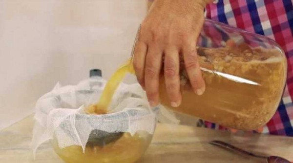 Квас из чёрного хлеба в домашних условиях с дрожжами Квас из чёрного хлеба в домашних условиях с дрожжами