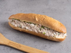 Багет с тунцом Багет с тунцом