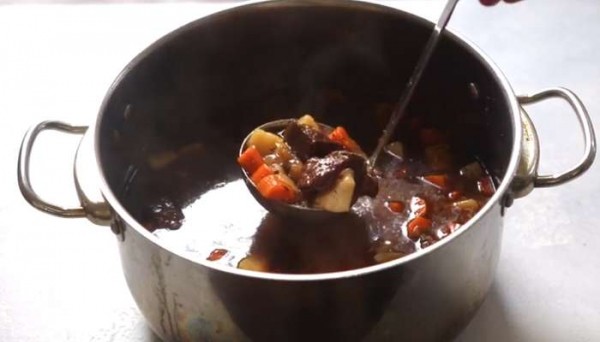  Говядина тушеная с картошкой в кастрюле, пошаговый рецепт с фотографиями