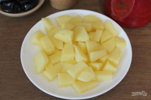 Борщ с фасолью и черносливом