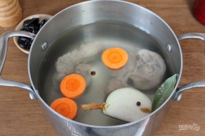 Борщ с фасолью и черносливом