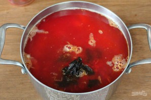 Борщ с фасолью и черносливом