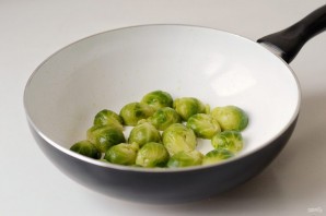 Брюссельская капуста с миндалем