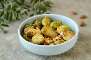 Брюссельская капуста с миндалем