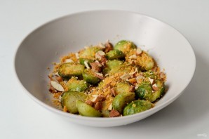 Брюссельская капуста с миндалем