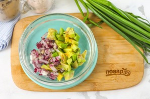 Брускетта с гуакамоле и креветками