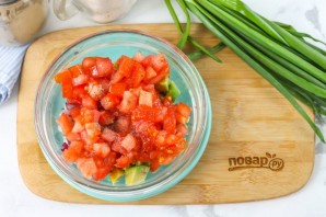 Брускетта с гуакамоле и креветками