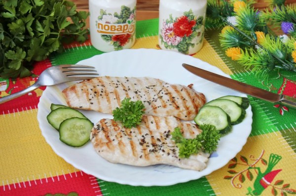 Быстрый ужин: как вкусно приготовить куриную грудку        