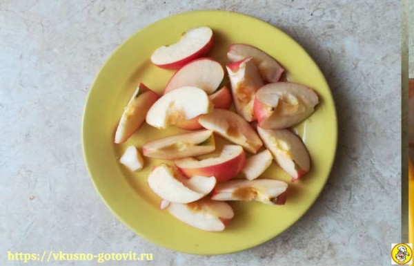 Курица с яблоками в духовке целиком, рецепт с хрустящей корочкой Курица с яблоками в духовке целиком, рецепт с хрустящей корочкой