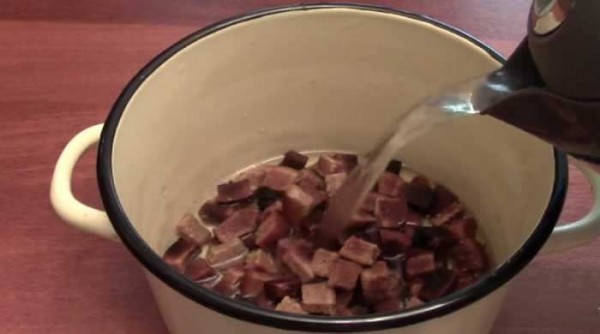 Квас из чёрного хлеба в домашних условиях с дрожжами Квас из чёрного хлеба в домашних условиях с дрожжами