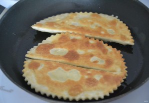 Чебуреки с рыбой Чебуреки с рыбой