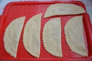 Чебуреки с рыбой Чебуреки с рыбой