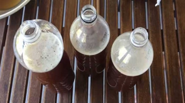 Квас из чёрного хлеба в домашних условиях с дрожжами Квас из чёрного хлеба в домашних условиях с дрожжами