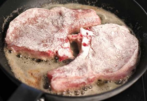 Стейк из свинины на сковороде, рецепт приготовления на кости в домашних условиях  Стейк из свинины на сковороде, рецепт приготовления на кости в домашних условиях