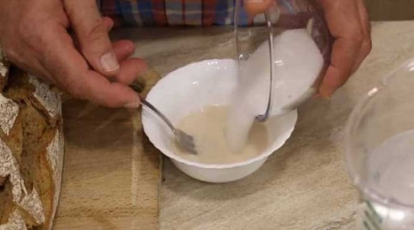 Квас из чёрного хлеба в домашних условиях с дрожжами Квас из чёрного хлеба в домашних условиях с дрожжами