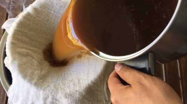 Квас из чёрного хлеба в домашних условиях с дрожжами Квас из чёрного хлеба в домашних условиях с дрожжами