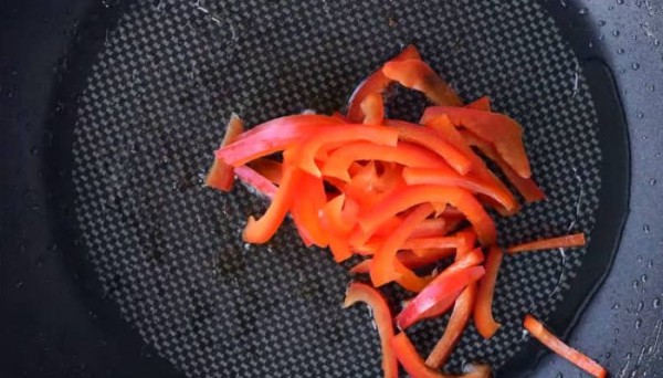 Курица с овощами на сковороде — рецепт с кисло-сладким соусом терияки Курица с овощами на сковороде — рецепт с кисло-сладким соусом терияки