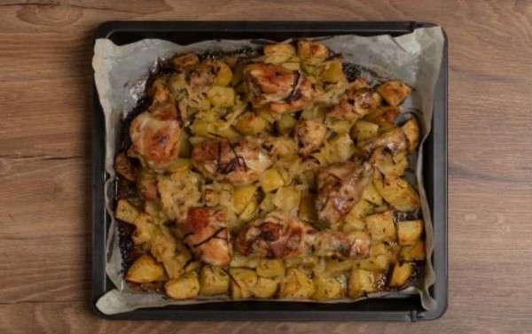 Куриные ножки с картошкой в духовке, самый вкусный рецепт на противне Куриные ножки с картошкой в духовке, самый вкусный рецепт на противне
