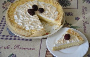 Французская ватрушка с безе Французская ватрушка с безе