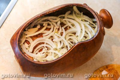 Говядина с черносливом и айвой, запеченная в глиняном горшке Говядина с черносливом и айвой, запеченная в глиняном горшке