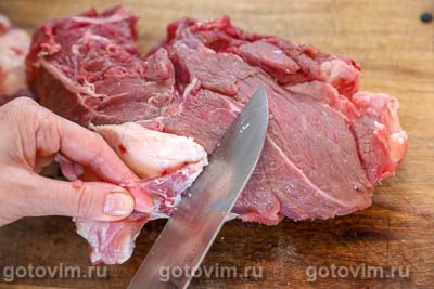 Говядина с черносливом и айвой, запеченная в глиняном горшке Говядина с черносливом и айвой, запеченная в глиняном горшке