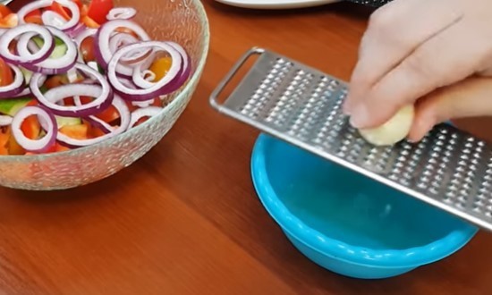 Греческий салат с пекинской капустой, сыром фетой и оливками — 10 домашних рецептов Греческий салат с пекинской капустой, сыром фетой и оливками — 10 домашних рецептов