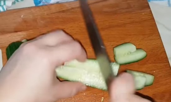 Греческий салат с пекинской капустой, сыром фетой и оливками — 10 домашних рецептов Греческий салат с пекинской капустой, сыром фетой и оливками — 10 домашних рецептов