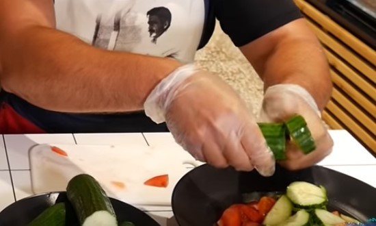 Греческий салат с пекинской капустой, сыром фетой и оливками — 10 домашних рецептов Греческий салат с пекинской капустой, сыром фетой и оливками — 10 домашних рецептов