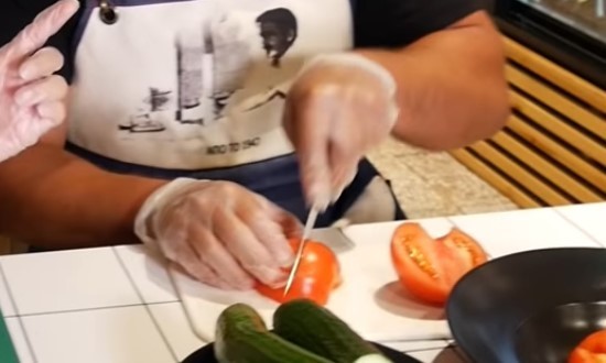 Греческий салат с пекинской капустой, сыром фетой и оливками — 10 домашних рецептов Греческий салат с пекинской капустой, сыром фетой и оливками — 10 домашних рецептов