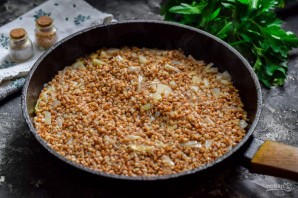Гречка с килькой в томатном соусе