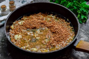 Гречка с килькой в томатном соусе