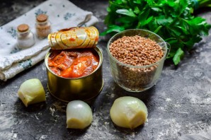 Гречка с килькой в томатном соусе